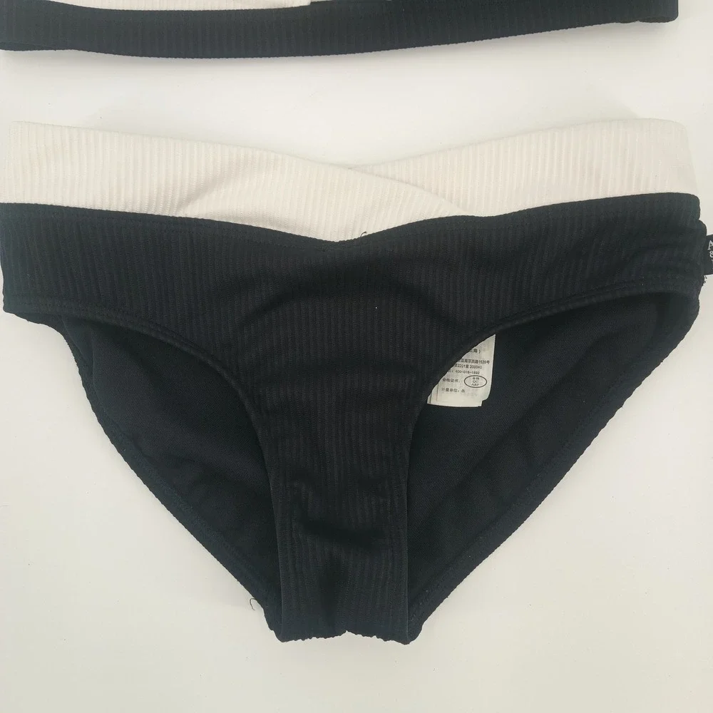 Abercrombie Kids Black Cream Ribbed Bikini Set 9/10. Women's XS fits 23
